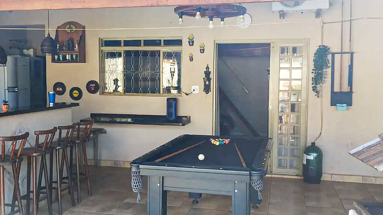 Casa com Piscina e Churrasqueira em Jardinópolis