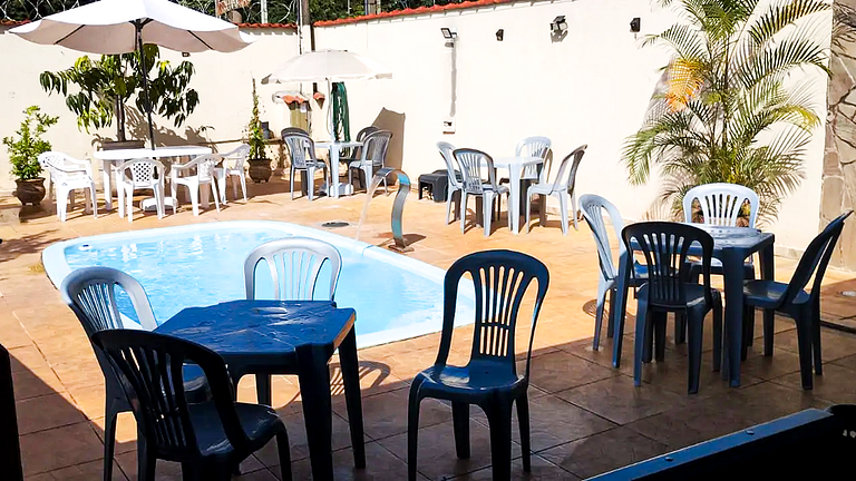 Casa com Piscina e Churrasqueira em Jardinópolis