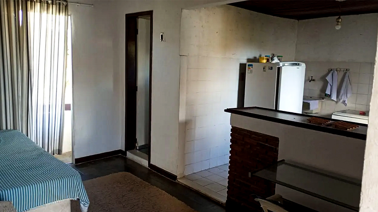 Kitnet com Piscina e Churrasqueira Compartilhadas