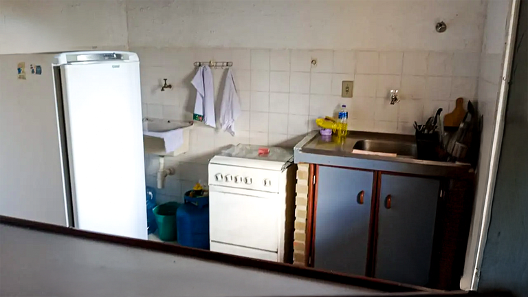 Kitnet com Piscina e Churrasqueira Compartilhadas