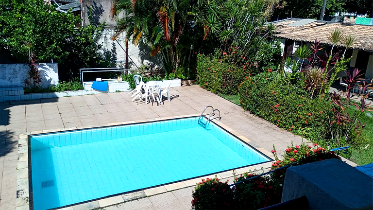 Kitnet com Piscina e Churrasqueira Compartilhadas