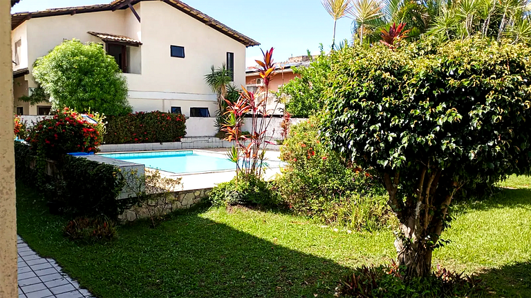 Kitnet com Piscina e Churrasqueira Compartilhadas