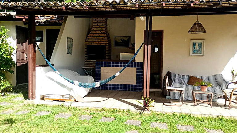 Kitnet com Piscina e Churrasqueira Compartilhadas