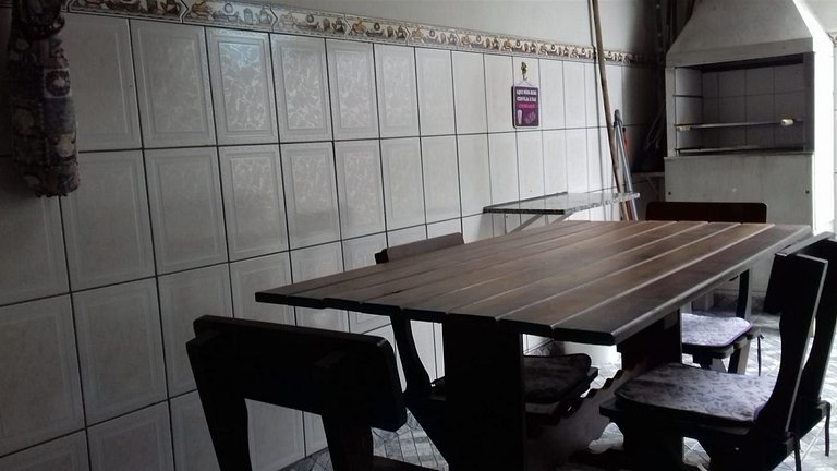 Casa para 10 pessoas com Churrasqueira