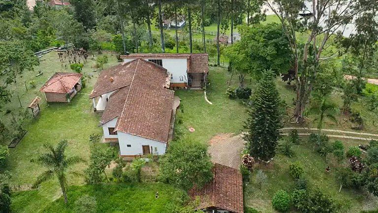 Casa na Mantiqueira com Piscina e Churrasqueira