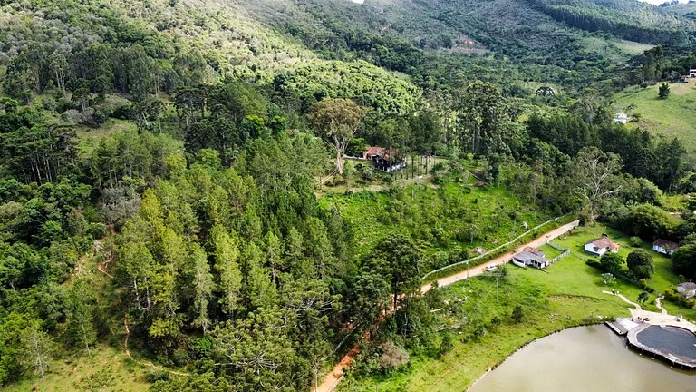 Sítio com Piscina e Vista na Serra de Aiuruoca