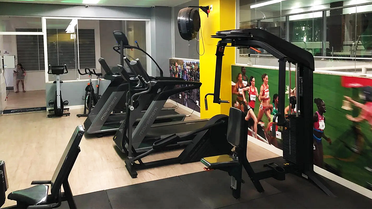 Estúdio de Luxo: Piscina, Sauna, Squash e Cinema
