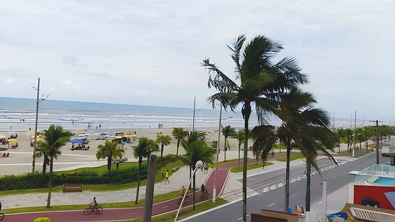 Praia Grande: Apto Pé na Areia c/ Churrasqueira