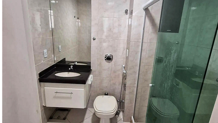 Apto em Cabo Frio com Piscina e Garagem