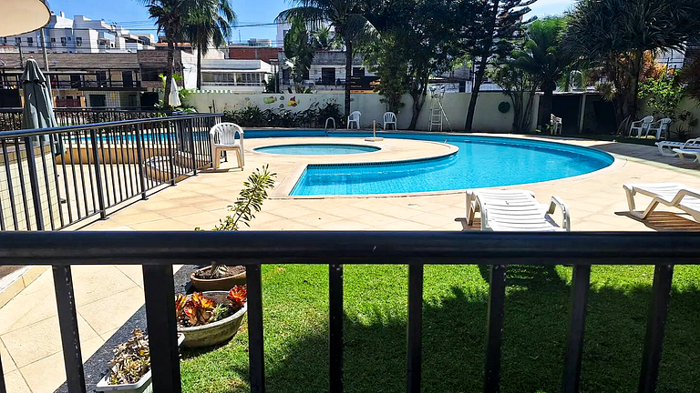 Apto em Cabo Frio com Piscina e Garagem
