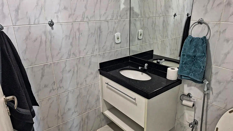 Apto em Cabo Frio com Piscina e Garagem