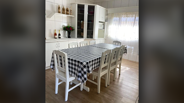 Casa 4 Quartos com Ar Condicionado e Churrasqueira