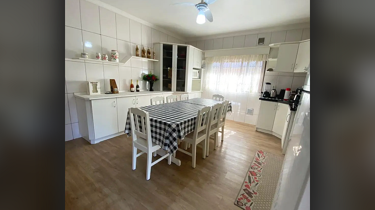 Casa 4 Quartos com Ar Condicionado e Churrasqueira