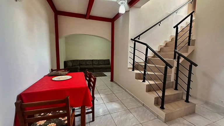 Excelente Casa 3 Suítes Piscina e Churrasqueira