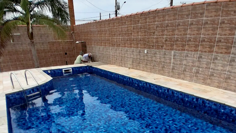 Excelente Casa 3 Suítes Piscina e Churrasqueira