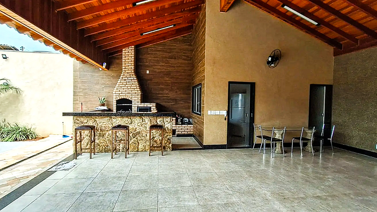 Casa completa piscina aquecida e churrasqueira