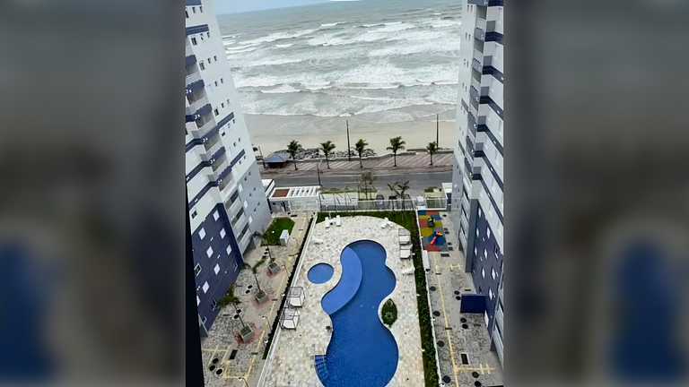 Apto 2 quartos (1 suíte) condomínio com Piscina