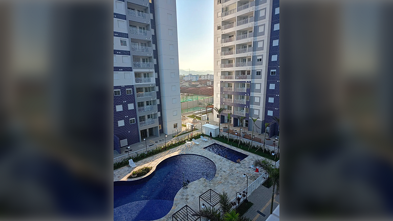 Apto 2 quartos (1 suíte) condomínio com Piscina