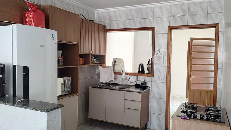 Apartamento Espaçoso c/ Ar Condicionado e Cozinha