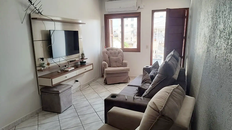 Apartamento Espaçoso c/ Ar Condicionado e Cozinha