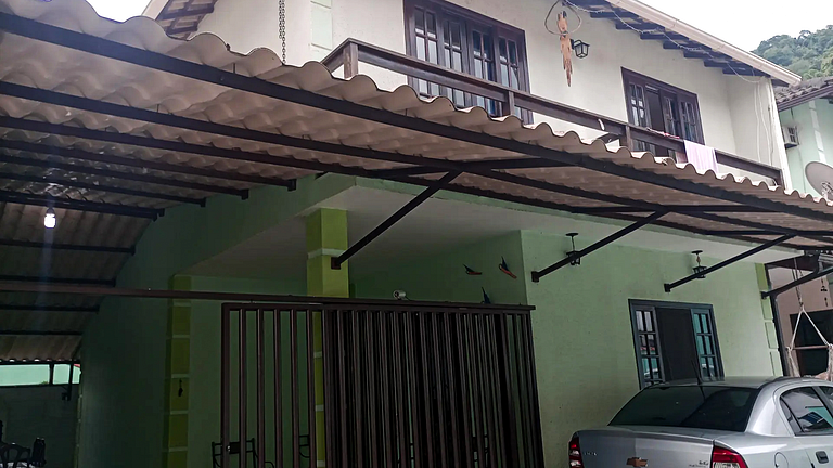 Casa 3 Suítes Perto da Praia com churrasqueira