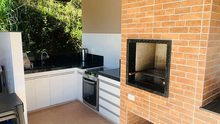 Paraibuna Excelente casa Piscina e Churrasqueira