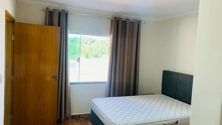 Paraibuna Excelente casa Piscina e Churrasqueira