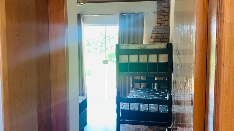 Paraibuna Excelente casa Piscina e Churrasqueira