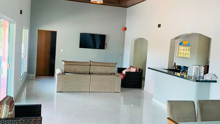 Paraibuna Excelente casa Piscina e Churrasqueira