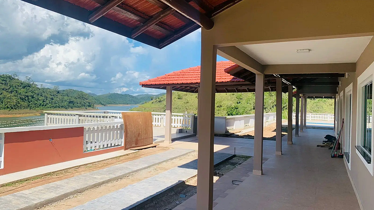4 suítes em Paraibuna com Piscina e Churrasqueira