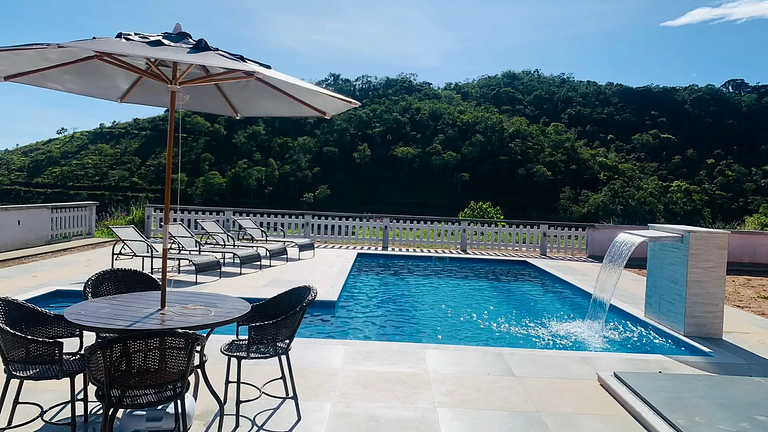 Paraibuna Excelente casa Piscina e Churrasqueira