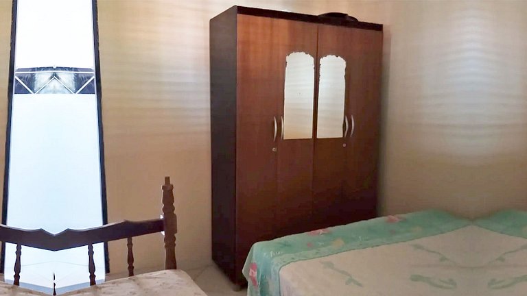 Casa com 5 suítes e Churrasqueira para 12 pessoas