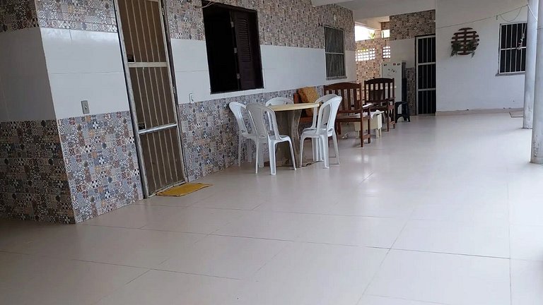 Casa com 5 suítes e Churrasqueira para 12 pessoas
