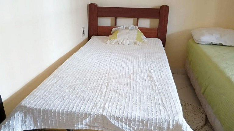 Casa com 5 suítes e Churrasqueira para 12 pessoas