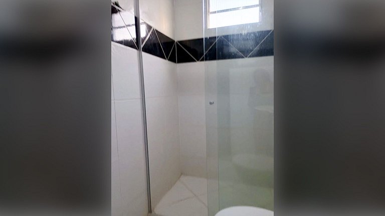 Casa com 5 suítes e Churrasqueira para 12 pessoas