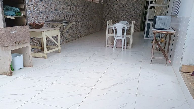 Casa com 5 suítes e Churrasqueira para 12 pessoas