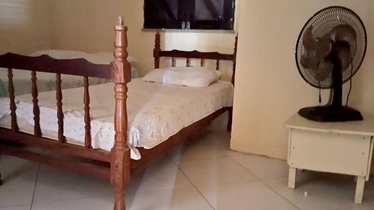 Casa com 5 suítes e Churrasqueira para 12 pessoas