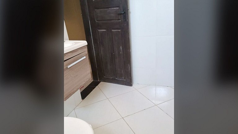 Casa com 5 suítes e Churrasqueira para 12 pessoas