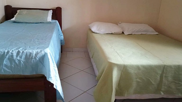 Casa com 5 suítes e Churrasqueira para 12 pessoas
