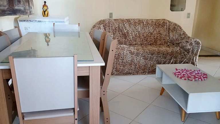 Casa com 5 suítes e Churrasqueira para 12 pessoas
