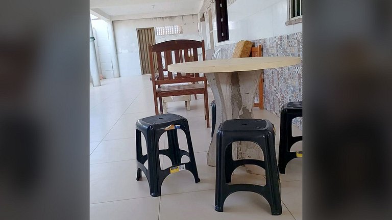 Casa com 5 suítes e Churrasqueira para 12 pessoas