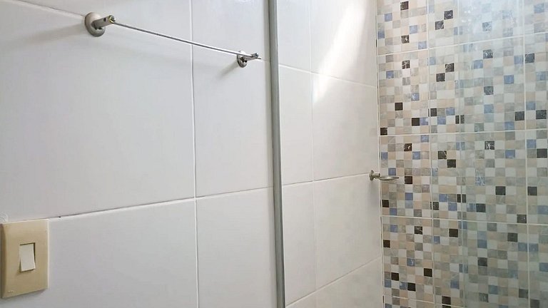 Casa com 5 suítes e Churrasqueira para 12 pessoas