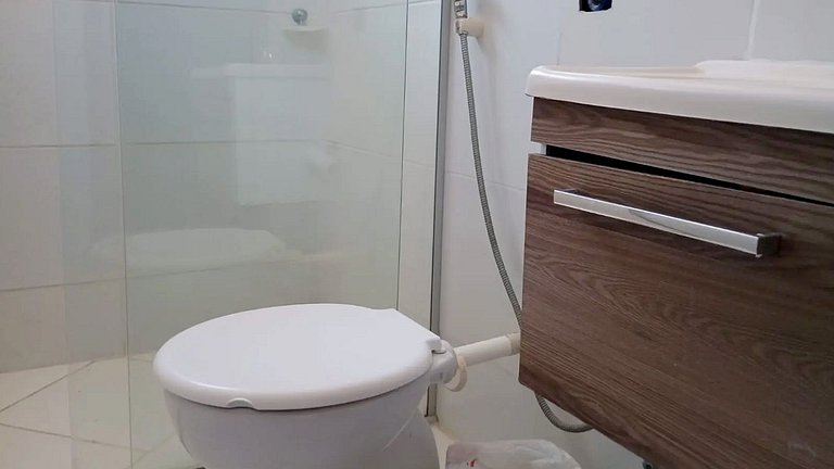 Casa com 5 suítes e Churrasqueira para 12 pessoas