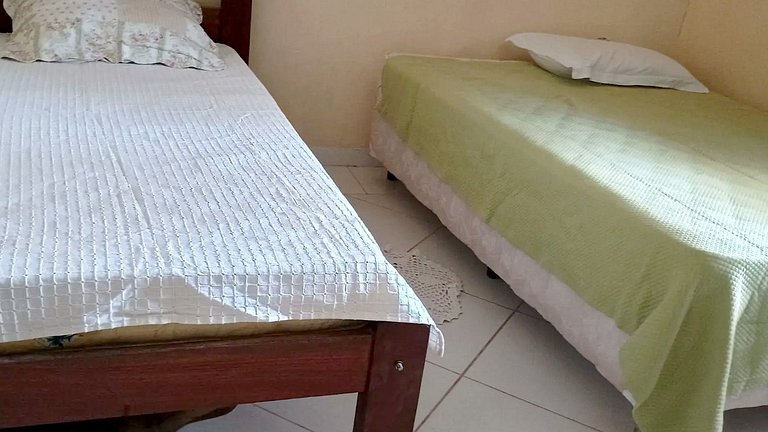 Casa com 5 suítes e Churrasqueira para 12 pessoas