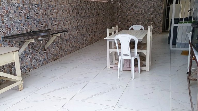 Casa com 5 suítes e Churrasqueira para 12 pessoas