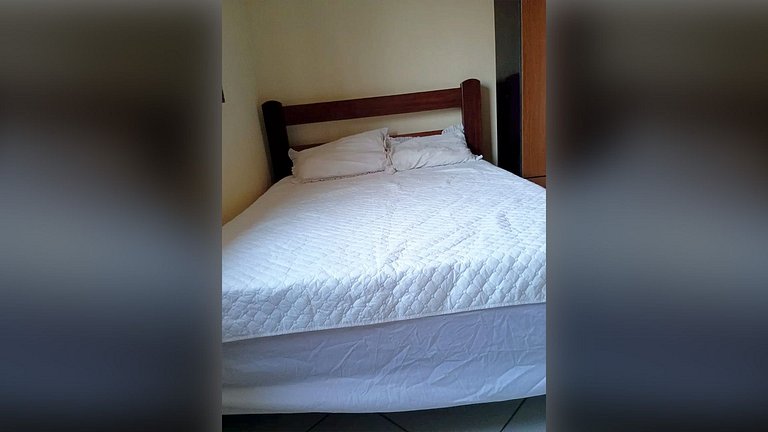 Casa com 5 suítes e Churrasqueira para 12 pessoas