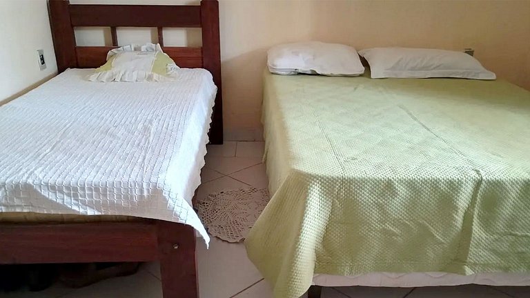 Casa com 5 suítes e Churrasqueira para 12 pessoas