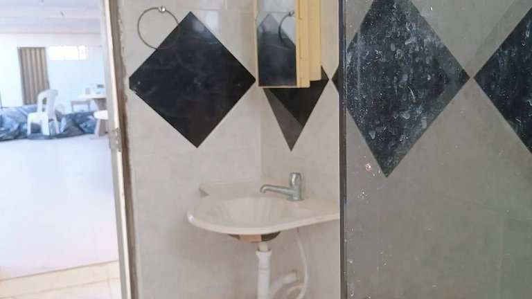 Casa com 5 suítes e Churrasqueira para 12 pessoas