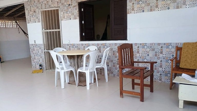 Casa com 5 suítes e Churrasqueira para 12 pessoas