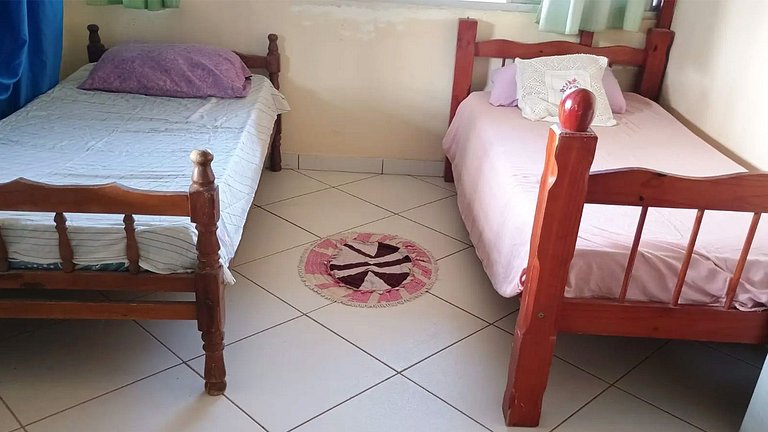 Casa com 5 suítes e Churrasqueira para 12 pessoas
